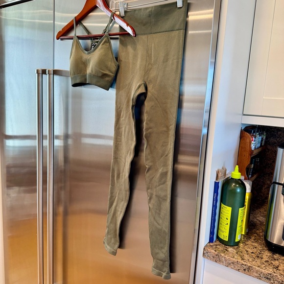 NWOT The Upside SET Seamless Ballet Bra and Ribbed Leggings in Khaki Green Olive - Picture 14 of 16